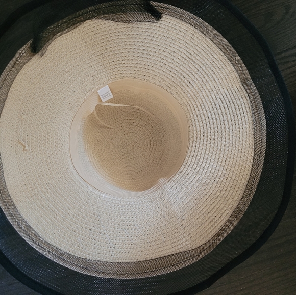 Instagramable beach hat. - Picture 3 of 7